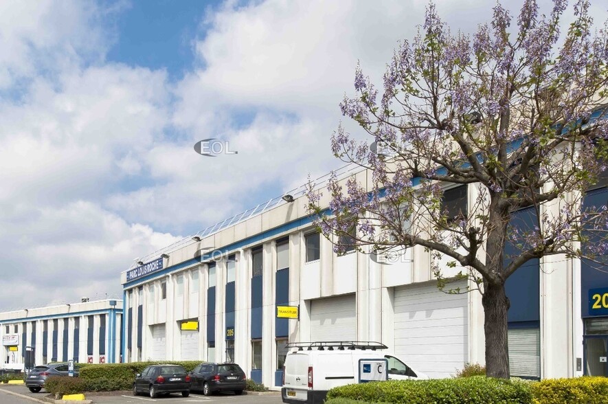 Flex in Gennevilliers for lease - Building Photo - Image 1 of 16