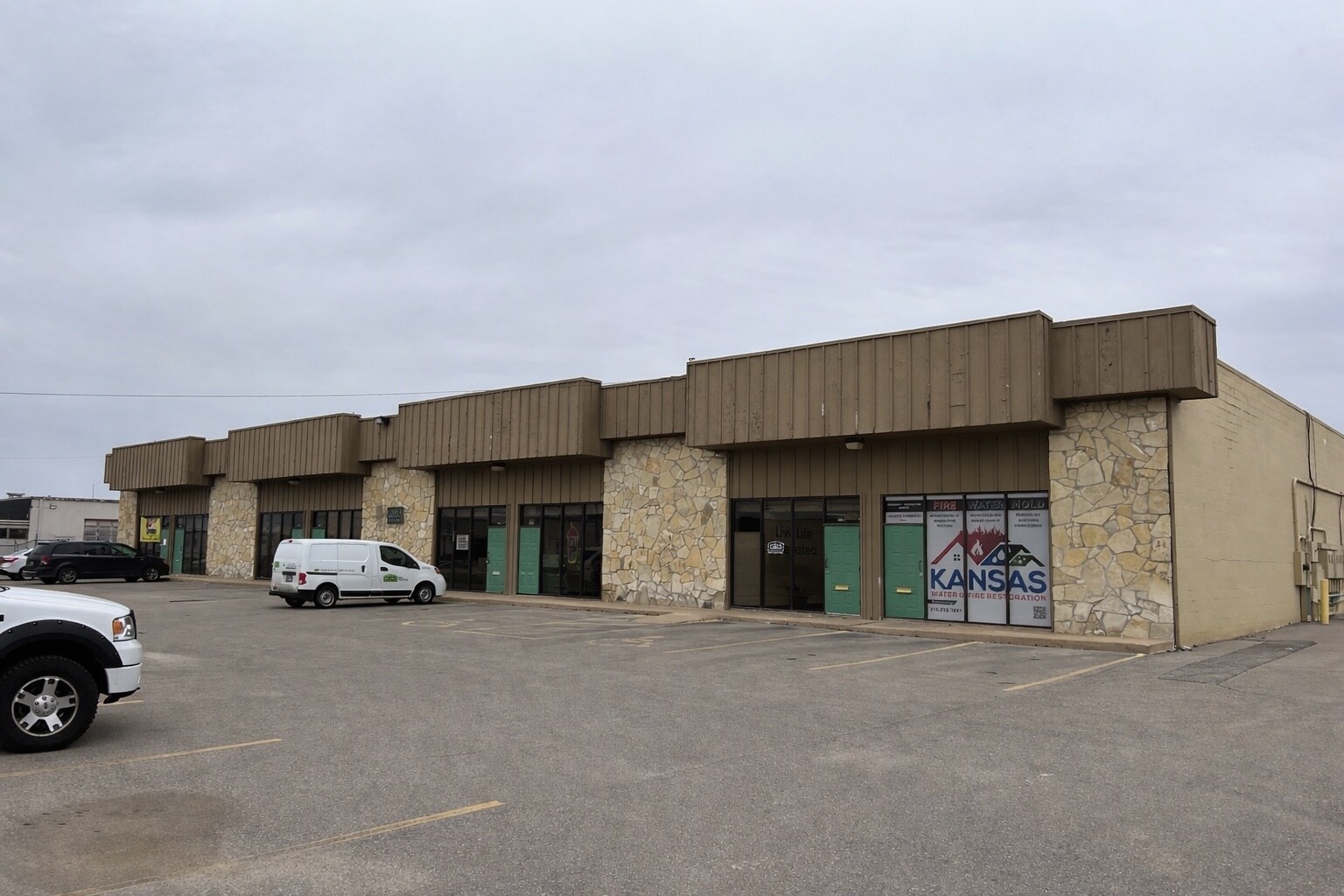3601 W Harry St, Wichita, KS for lease Primary Photo- Image 1 of 5