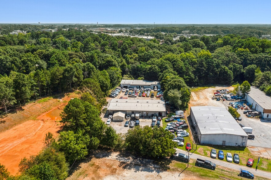 874 Davis Dr, Conyers, GA for sale - Building Photo - Image 1 of 9