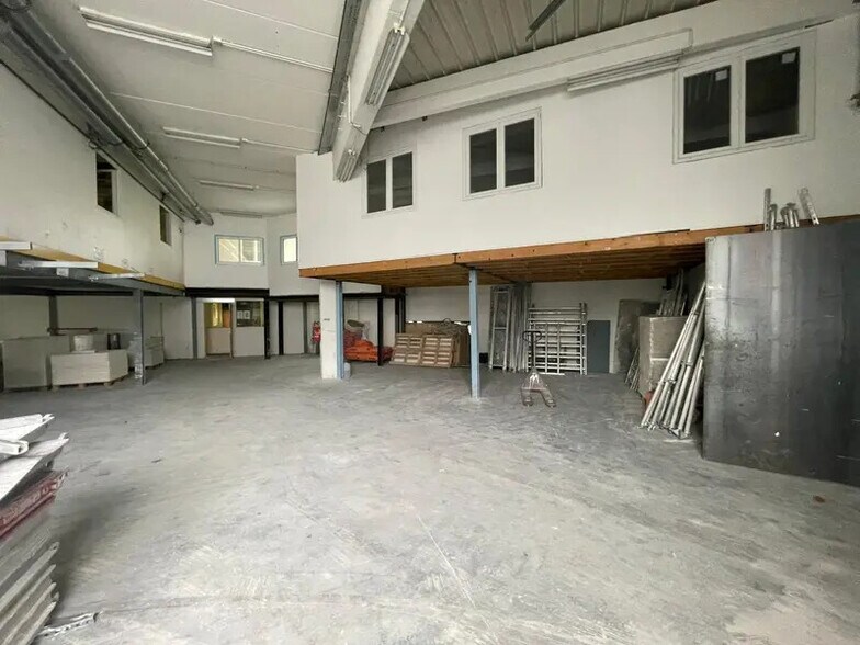Flex in La Courneuve for sale - Interior Photo - Image 2 of 8