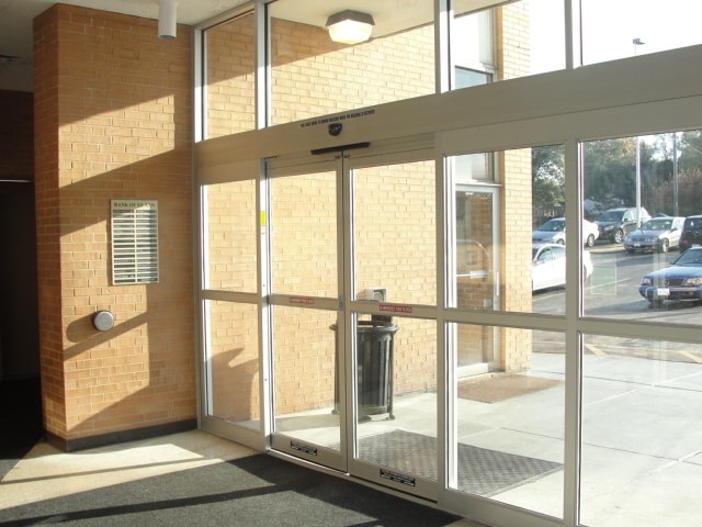 10449 Saint Charles Rock Rd, Saint Ann, MO for sale - Building Photo - Image 3 of 7