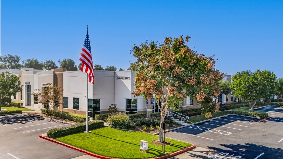 3141 Tiger Run Ct, Carlsbad, CA à louer - Photo du bâtiment - Image 1 de 15
