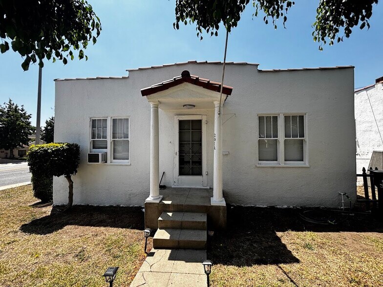 201 N Atlantic Blvd, Alhambra, CA à vendre - Photo du bâtiment - Image 3 de 6