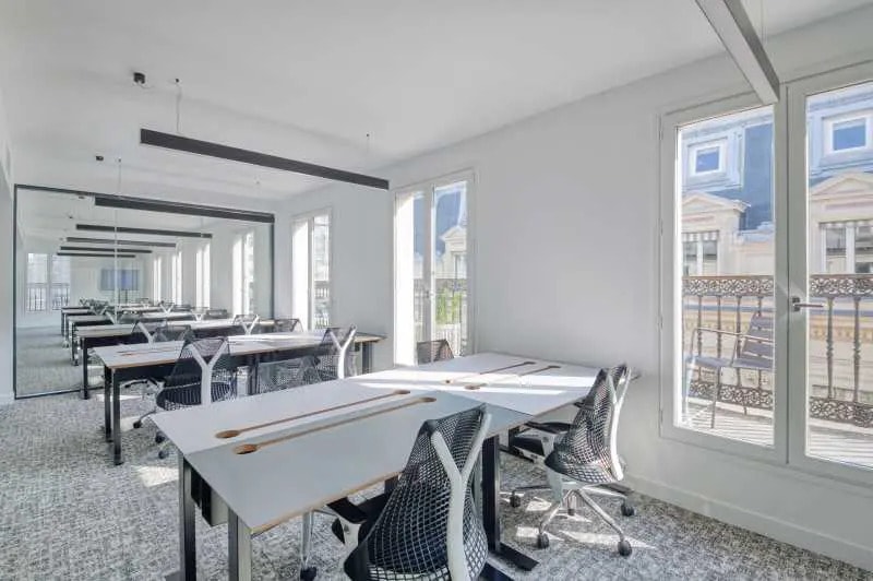 Coworking Space in Paris for lease - Building Photo - Image 3 of 15