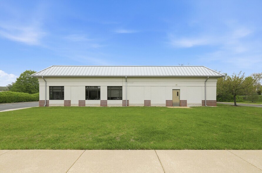 111 Arrandale Blvd, Exton, PA à louer - Photo du bâtiment - Image 2 de 25
