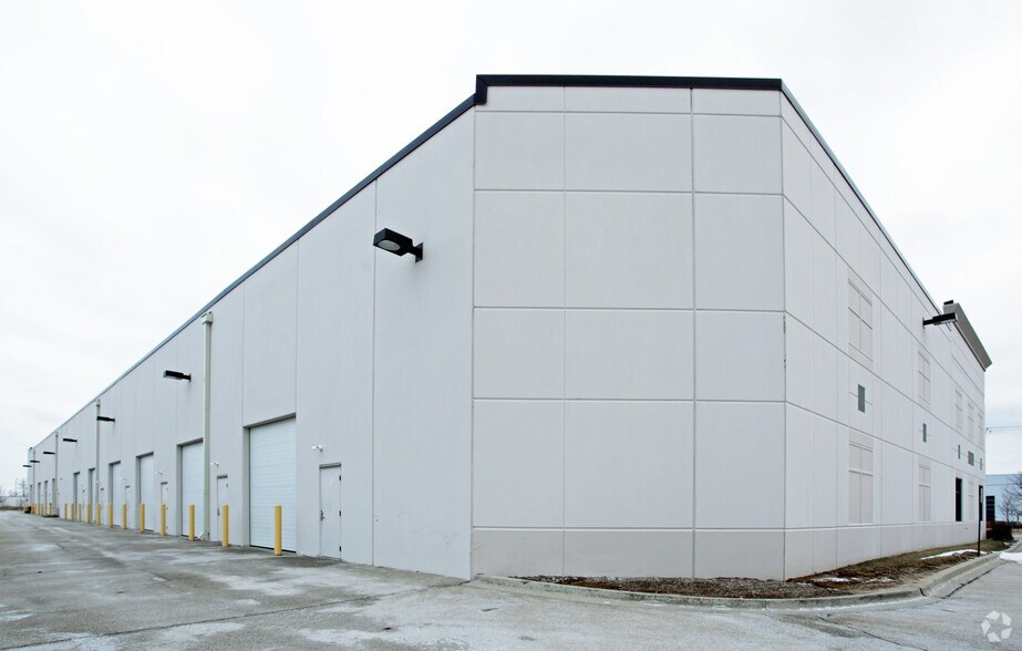 181 W Crossroads Pky, Bolingbrook, IL à louer - Photo du bâtiment - Image 3 de 7