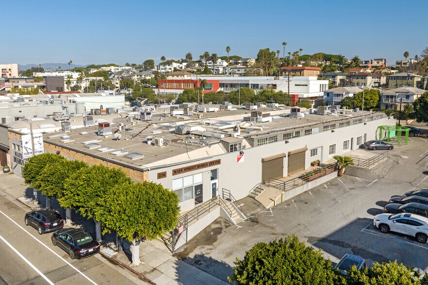 228 Main St, Venice, CA à louer - Photo du bâtiment - Image 2 de 7