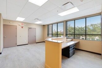 2401 University Pky, Sarasota, FL à louer Photo intérieure- Image 2 de 7