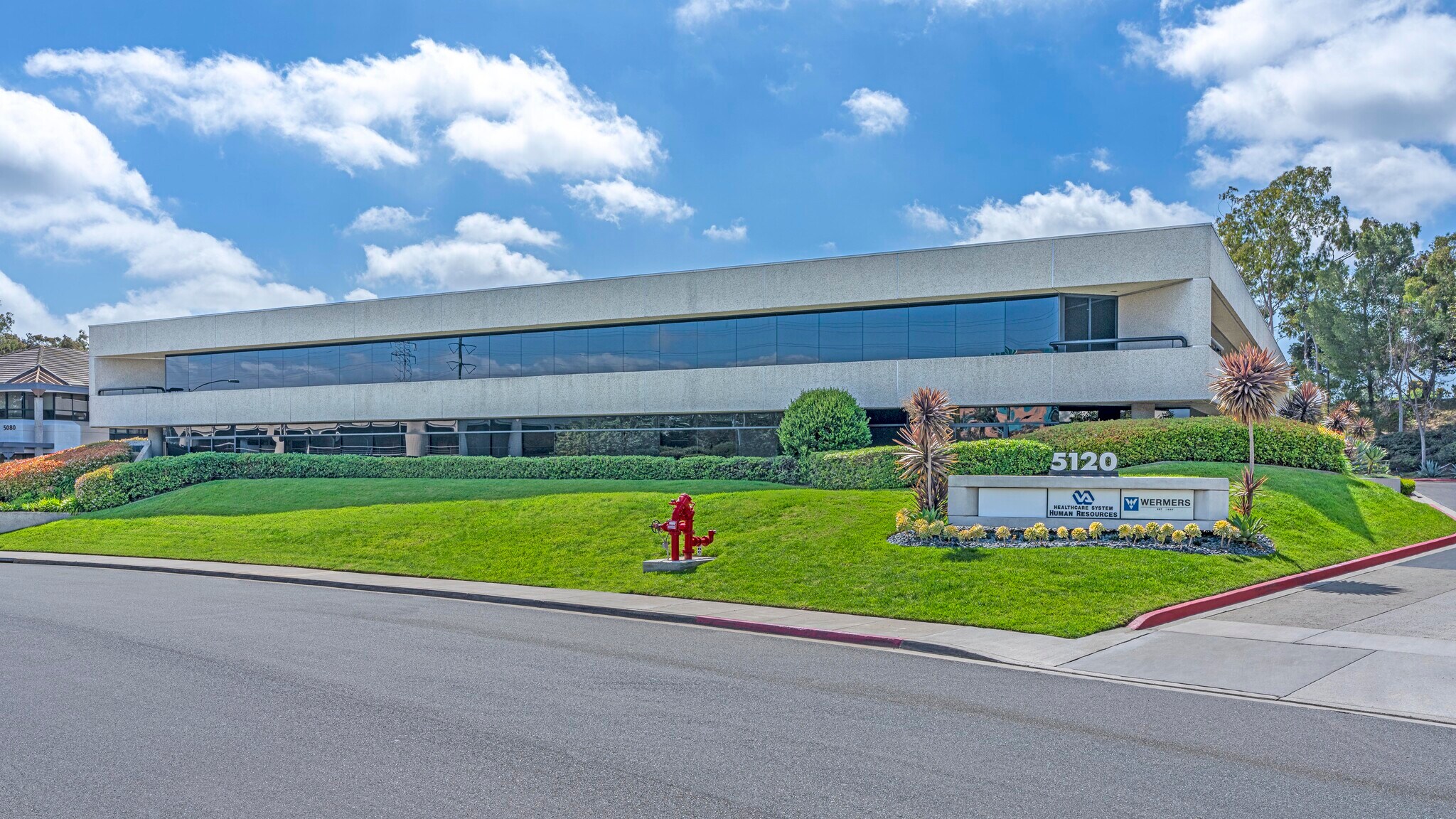 5120 Shoreham Pl, San Diego, CA à vendre Photo du bâtiment- Image 1 de 16