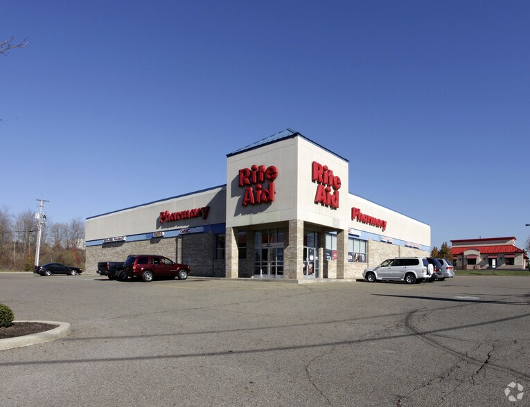 2220 S Locust St S, Canal Fulton, OH à louer - Photo principale - Image 1 de 2