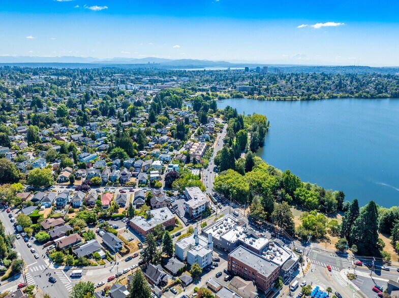 7919 Wallingford Ave N, Seattle, WA à vendre - Photo du bâtiment - Image 2 de 23