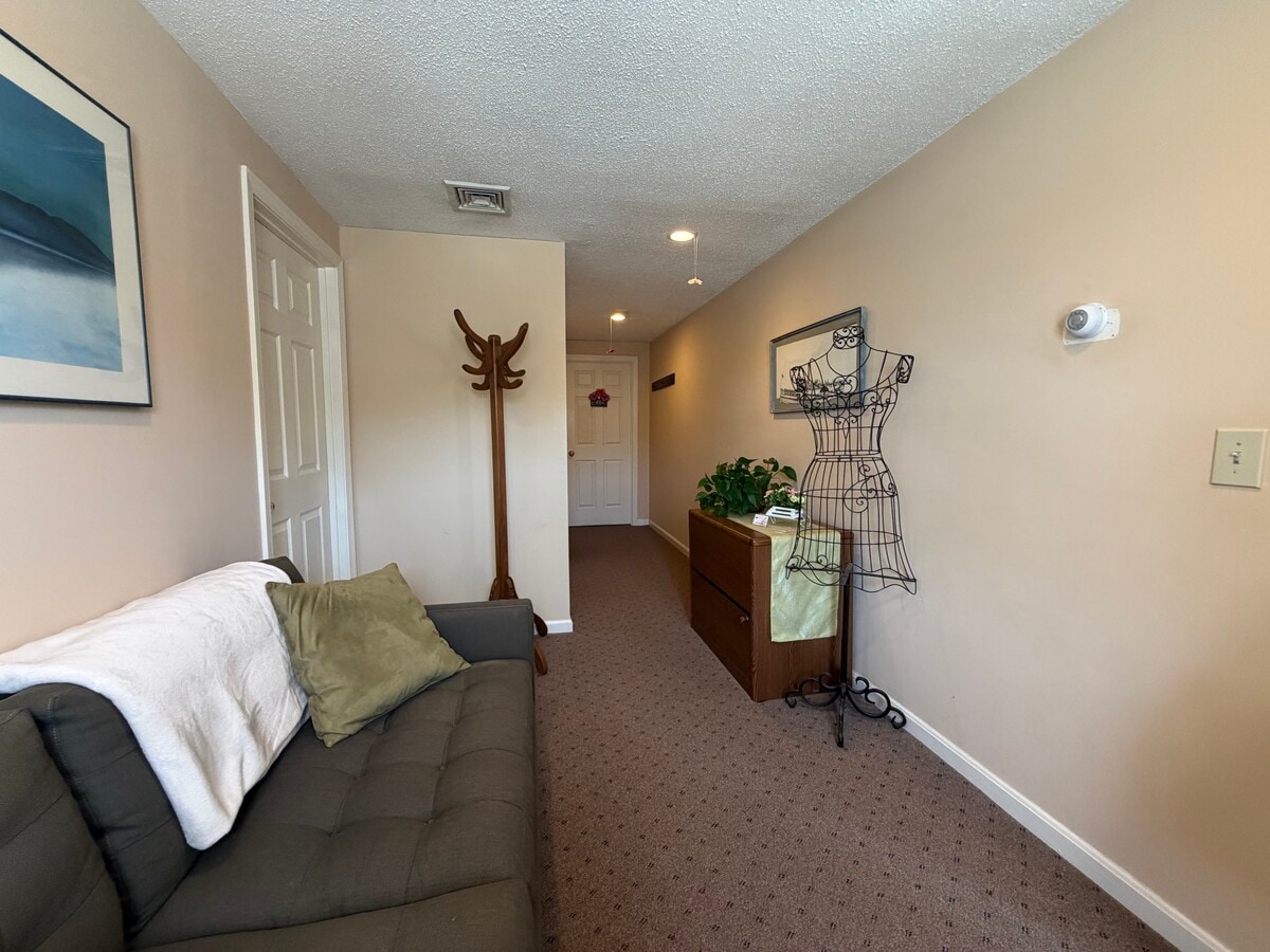 433 US Route 1, York, ME 03909 - Unit 207 - - Interior Photo - Image 1 of 5
