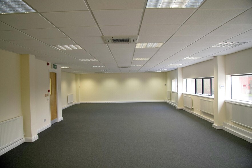 Heaton Ct, Warrington for lease - Building Photo - Image 3 of 7