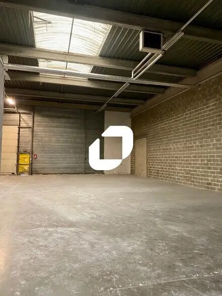 Office in Gennevilliers for lease - Interior Photo - Image 3 of 12