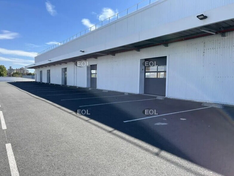 Industrial in Gennevilliers for lease - Building Photo - Image 3 of 19