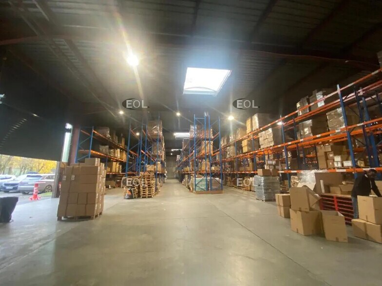 Industrial in Émerainville for lease - Building Photo - Image 2 of 11