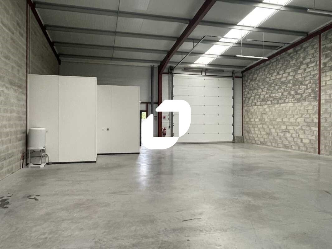 Flex in SAINT-JEAN-D'ILLAC for lease Interior Photo- Image 1 of 5