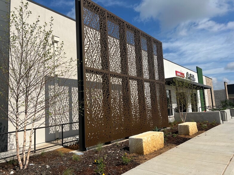 2109 Parker Rd W, Plano, TX for lease - Building Photo - Image 2 of 19