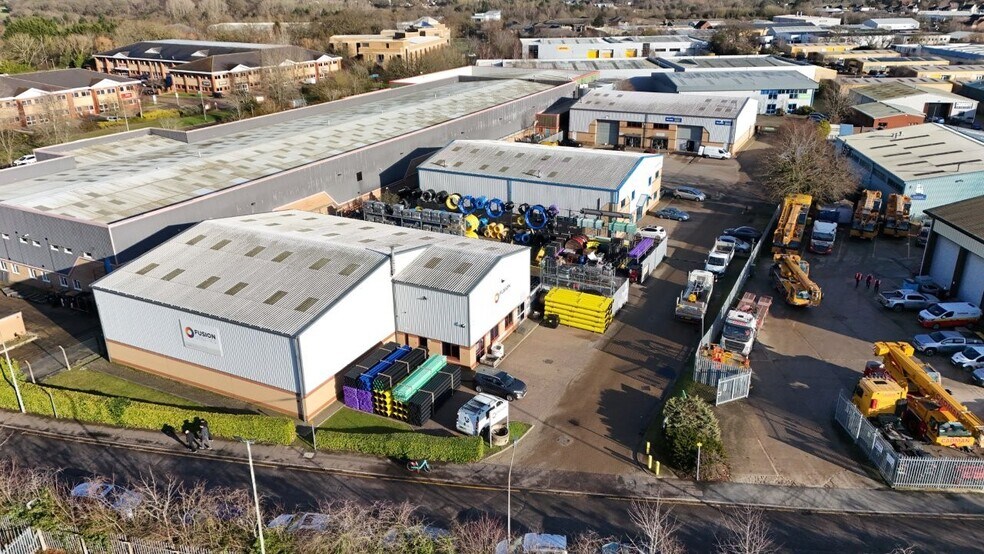 Freehold Industrial investment portefeuille de 3 propriétés à vendre sur LoopNet.ca - Photo du bâtiment - Image 3 de 8