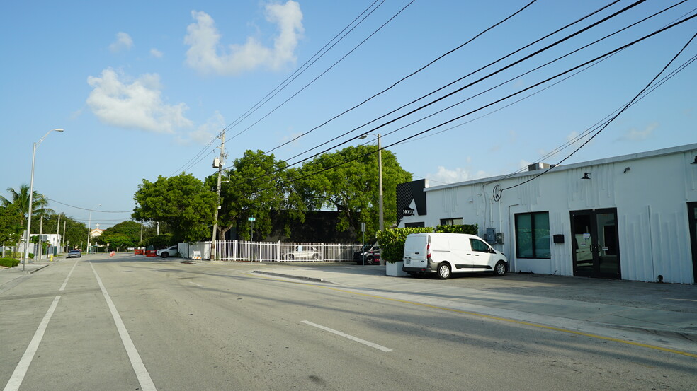 301-311 NE 61st St, Miami, FL for lease - Building Photo - Image 1 of 3