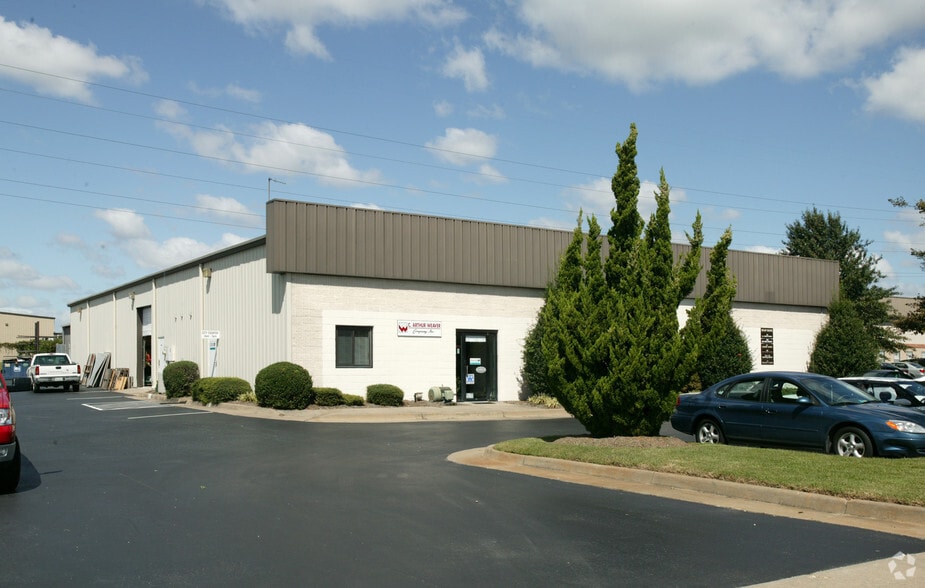 908 Executive Ct, Chesapeake, VA à vendre - Photo du bâtiment - Image 2 de 8