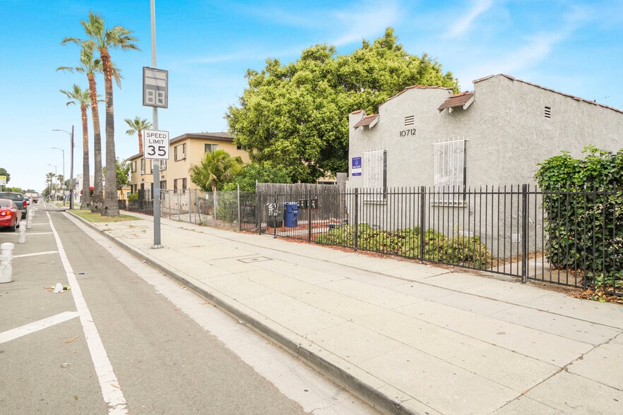 10712 S Broadway, Los Angeles, CA à vendre - Photo du bâtiment - Image 2 de 9
