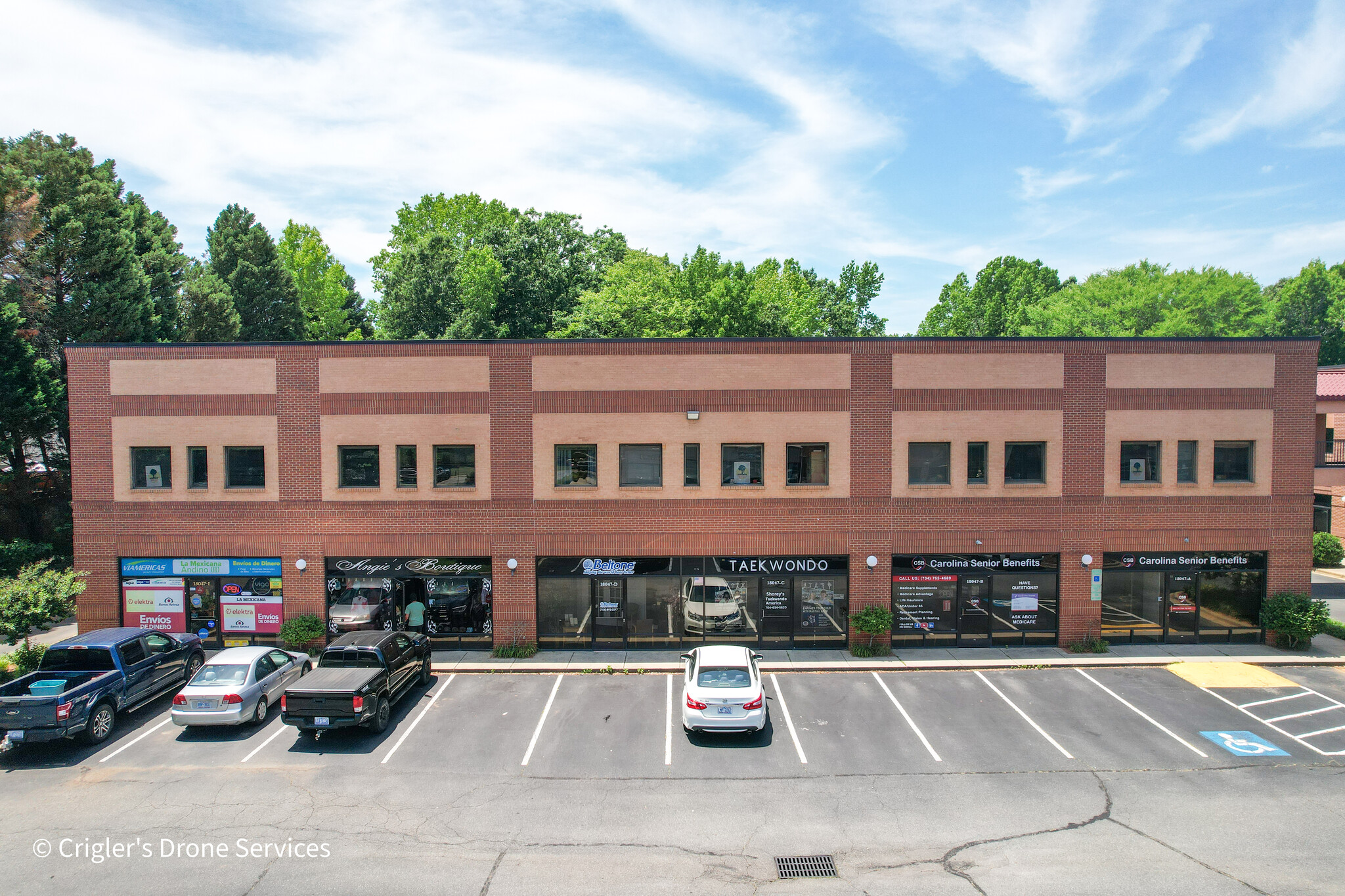 18047 W Catawba Ave, Cornelius, NC for lease Building Photo- Image 1 of 9