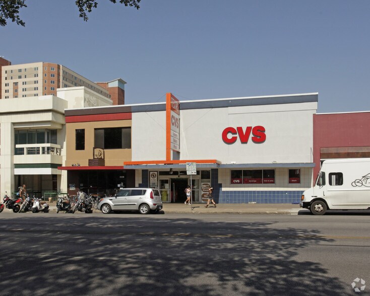 2220-2222 Guadalupe St, Austin, TX for lease - Building Photo - Image 2 of 2