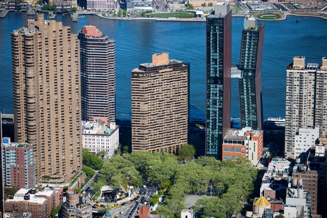 Plus de détails pour 630 First Ave, New York, NY - Commerce de détail à louer