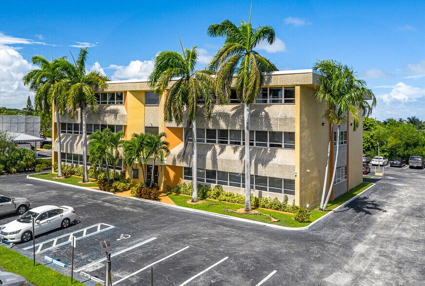 1177 Hypoluxo Rd, Lantana, FL à louer - Photo du bâtiment - Image 3 de 15