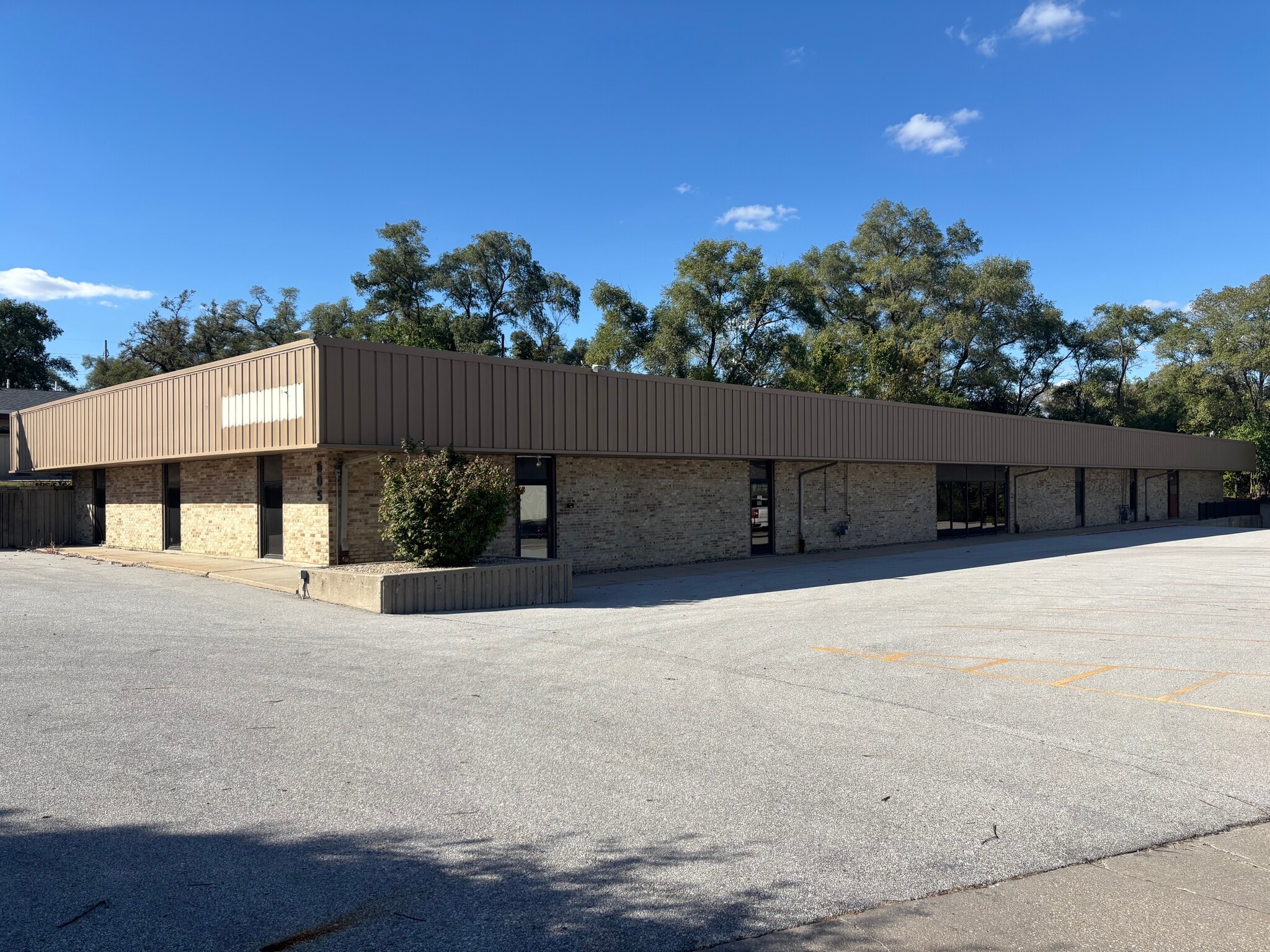 605 E Lincoln Way, Ames, IA for lease Primary Photo- Image 1 of 3