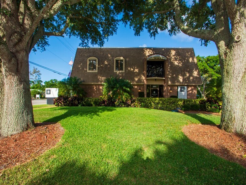 3885 20th St, Vero Beach, FL à louer - Photo du bâtiment - Image 3 de 14