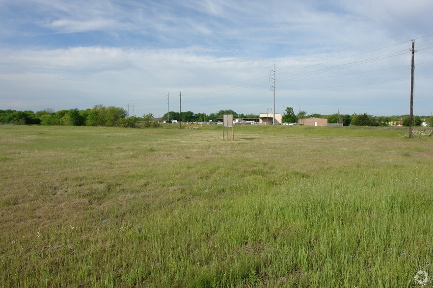 1401 Jack McKay Blvd, Ennis, TX for sale - Building Photo - Image 2 of 10