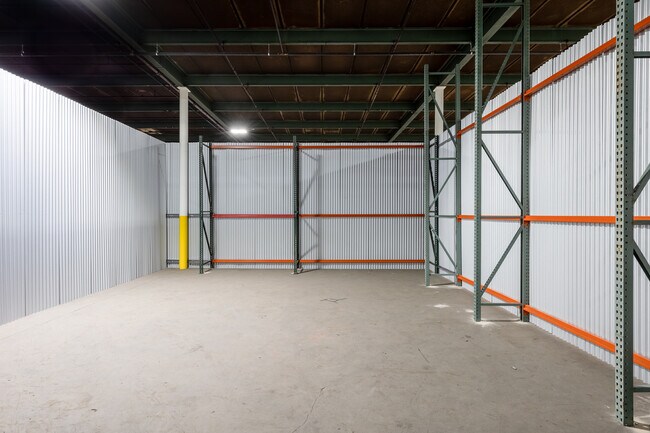 Plus de détails pour 567-575 N Midland Ave, Saddle Brook, NJ - Industriel à louer