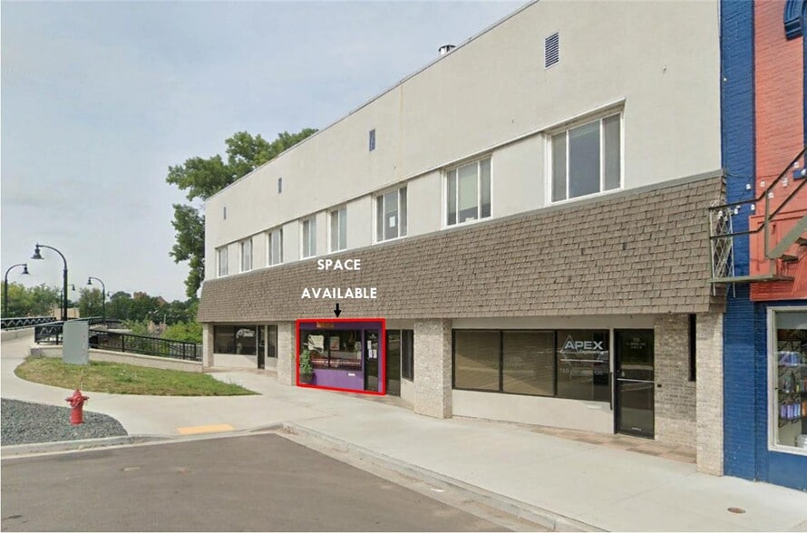 102-110 E Grand Ave, Eau Claire, WI for lease - Building Photo - Image 2 of 5