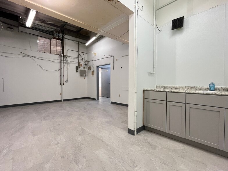 2300-2306 S Jane St, Pittsburgh, PA for lease - Building Photo - Image 3 of 15