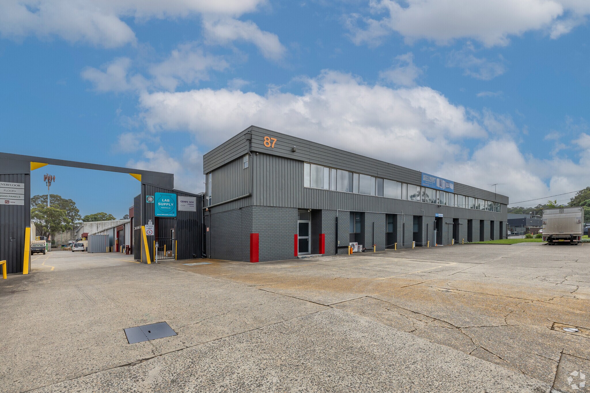 87 Allingham St, CONDELL PARK for lease Primary Photo- Image 1 of 6