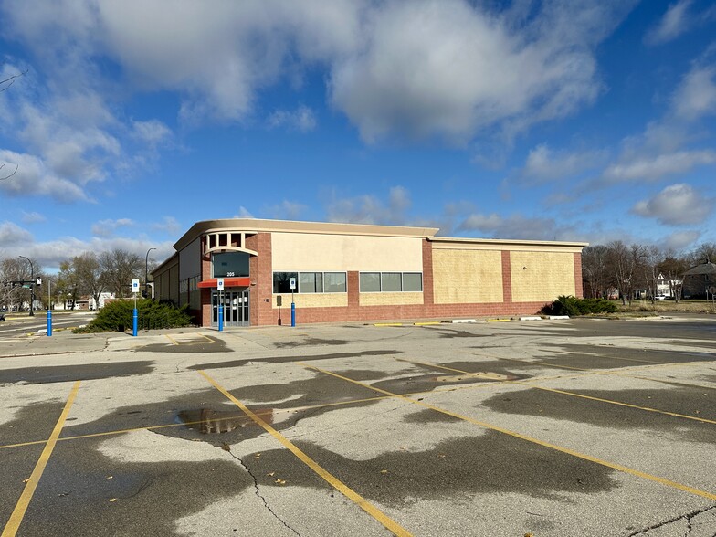 205 Franklin St, Waterloo, IA à louer - Photo du bâtiment - Image 3 de 4