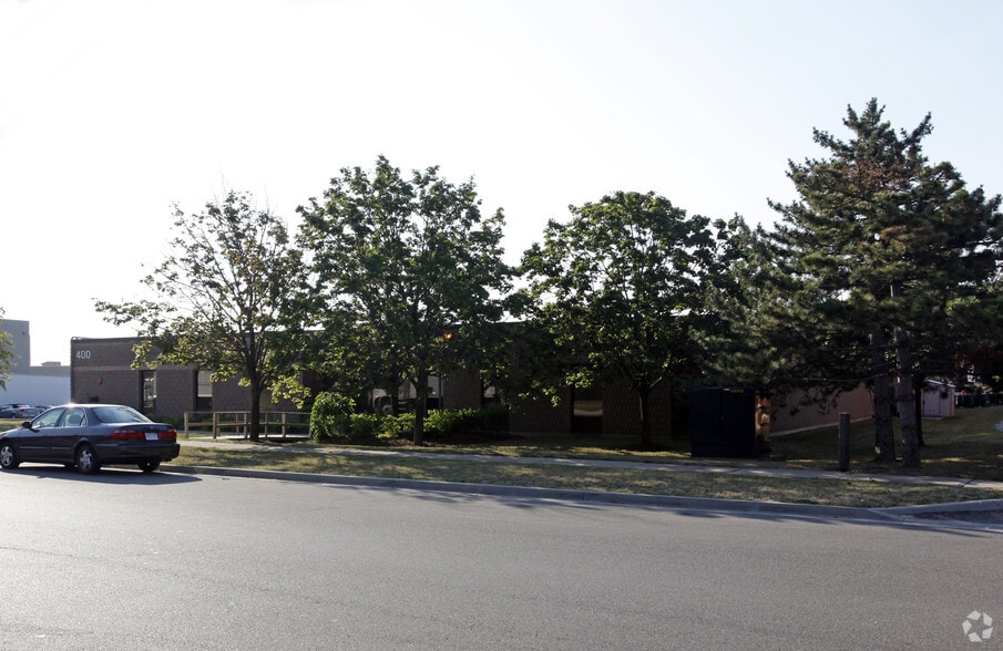 400 Brunel Rd, Mississauga, ON à vendre - Photo du bâtiment - Image 2 de 5