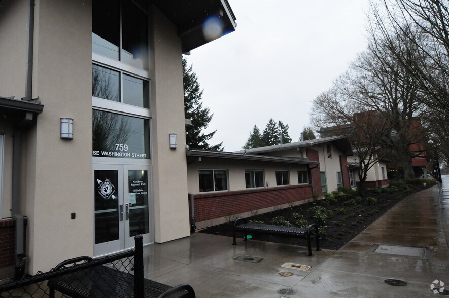 759 SE Washington St, Hillsboro, OR à vendre - Photo du bâtiment - Image 3 de 6