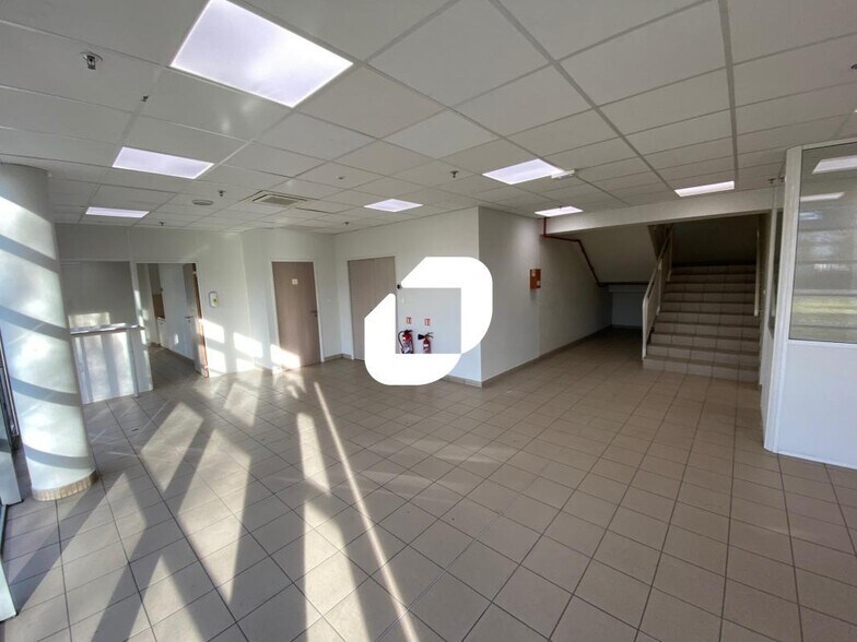 2000 Ferme De Chanteloup, Moissy-Cramayel for lease - Building Photo - Image 2 of 11