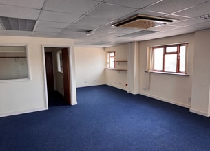Watercombe Ln, Yeovil for lease Interior Photo- Image 2 of 5