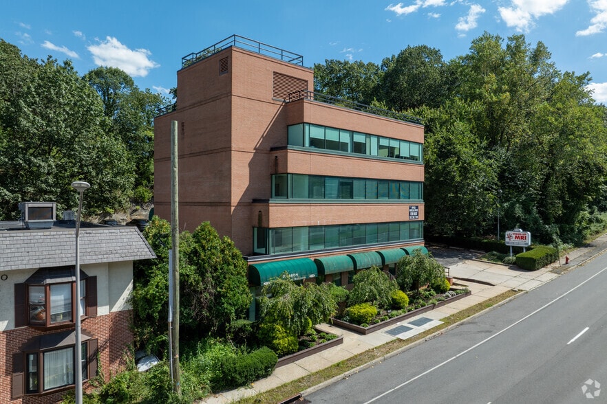 1234 Central Park Ave, Yonkers, NY for lease - Building Photo - Image 2 of 5