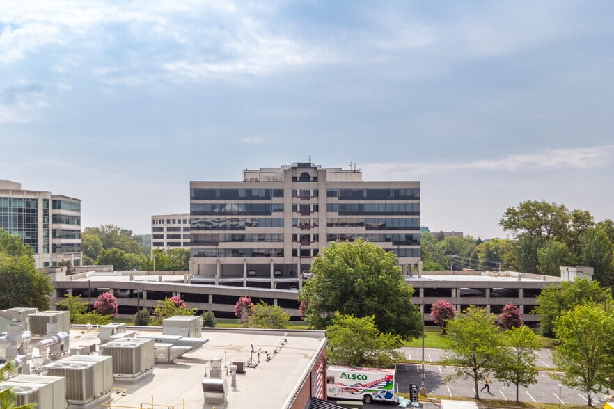 1950 Old Gallows Rd, Vienna, VA for lease - Building Photo - Image 3 of 48