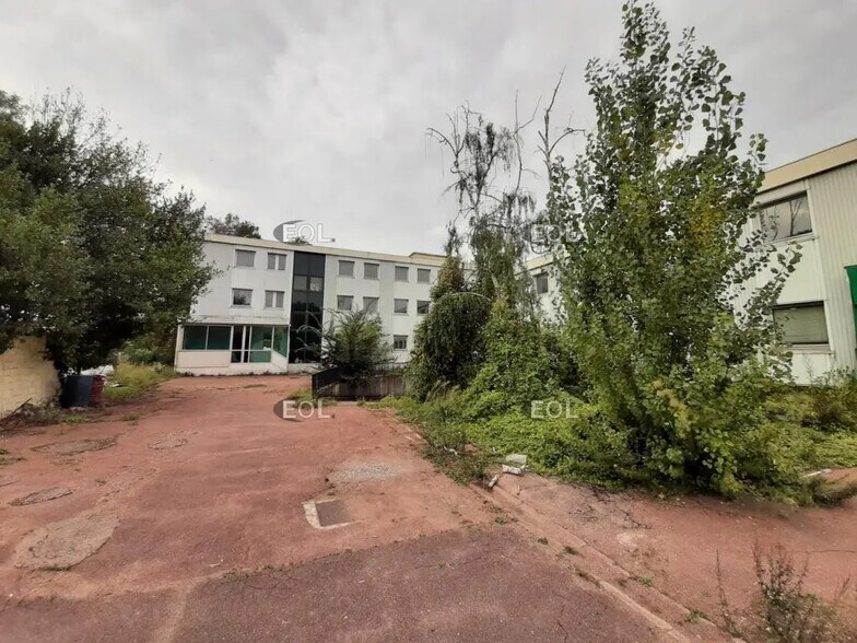 Flex dans Saint-Maur-des-Fossés à louer - Photo du bâtiment - Image 3 de 12