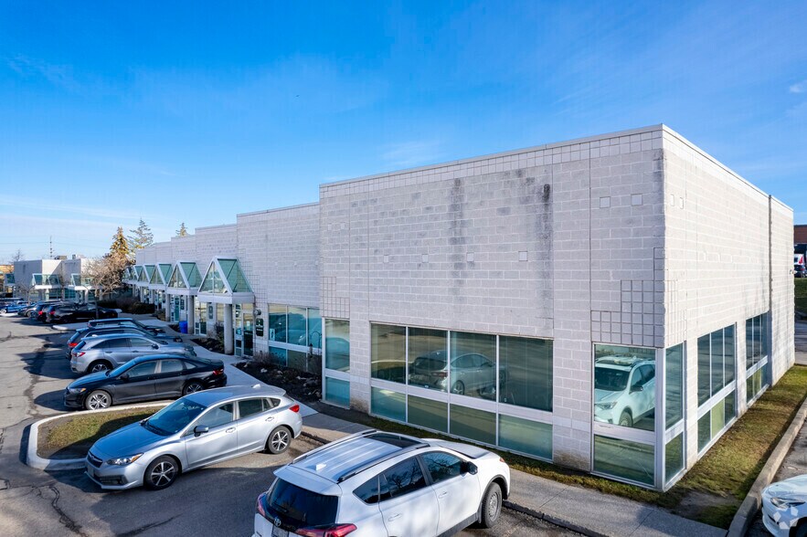 2160 Dunwin Dr, Mississauga, ON à vendre - Photo principale - Image 1 de 1