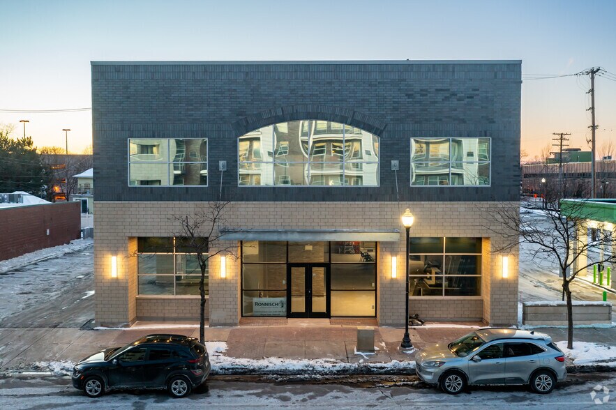 812 S Main St, Royal Oak, MI à louer - Photo du bâtiment - Image 3 de 8
