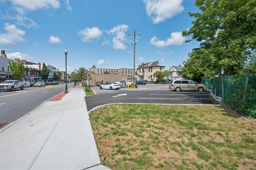 343-351 North Ave, New Rochelle, NY à vendre - Photo du bâtiment - Image 2 de 10