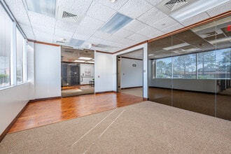 2947 E Broadway St, Pearland, TX for lease Interior Photo- Image 2 of 11
