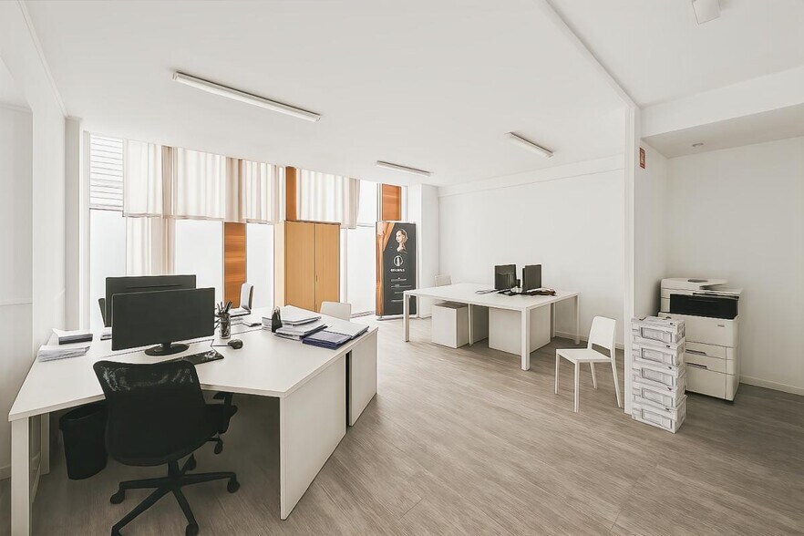 143 Boulevard Pereire, Paris à louer - Photo du bâtiment - Image 2 de 9